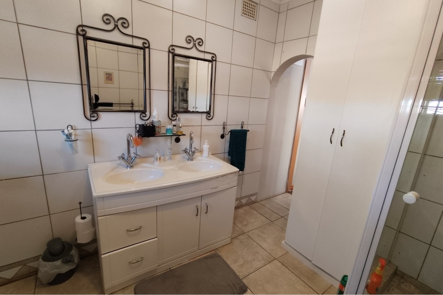 8 Bedroom Property for Sale in Broederstroom North West
